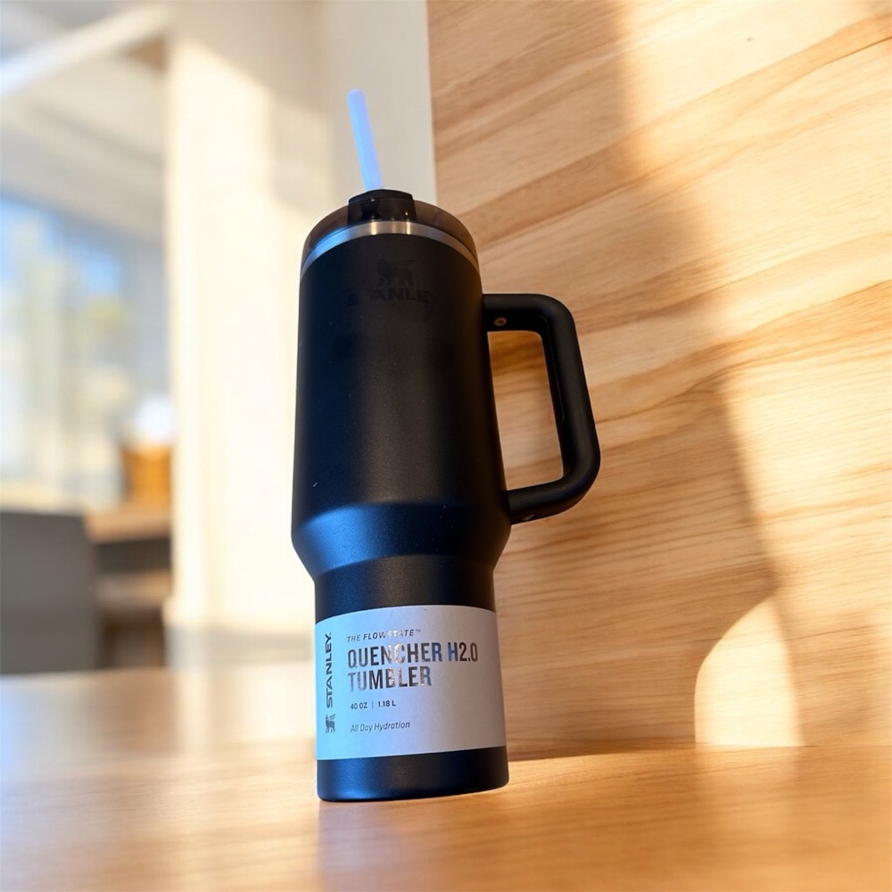 Stanley 40oz Quencher H2.0 Black Tumbler - Picture 4 of 8